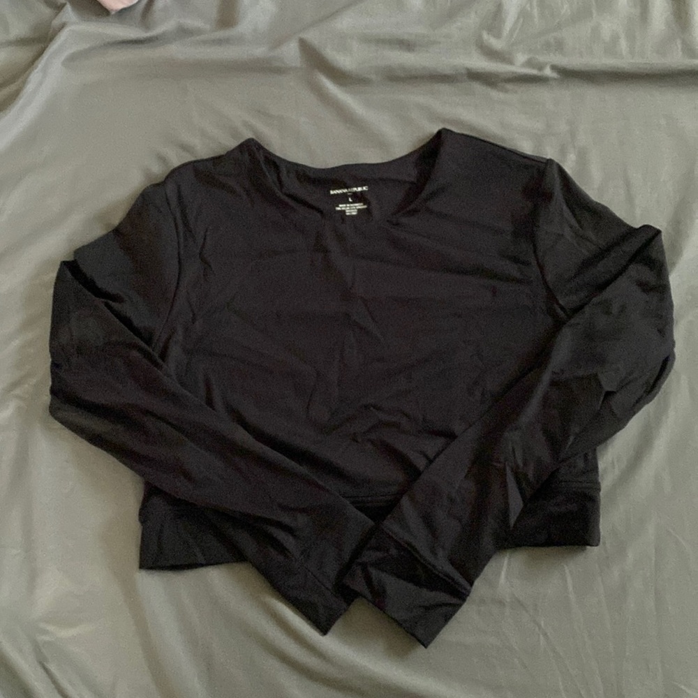 Black cropped long sleeve athletic top